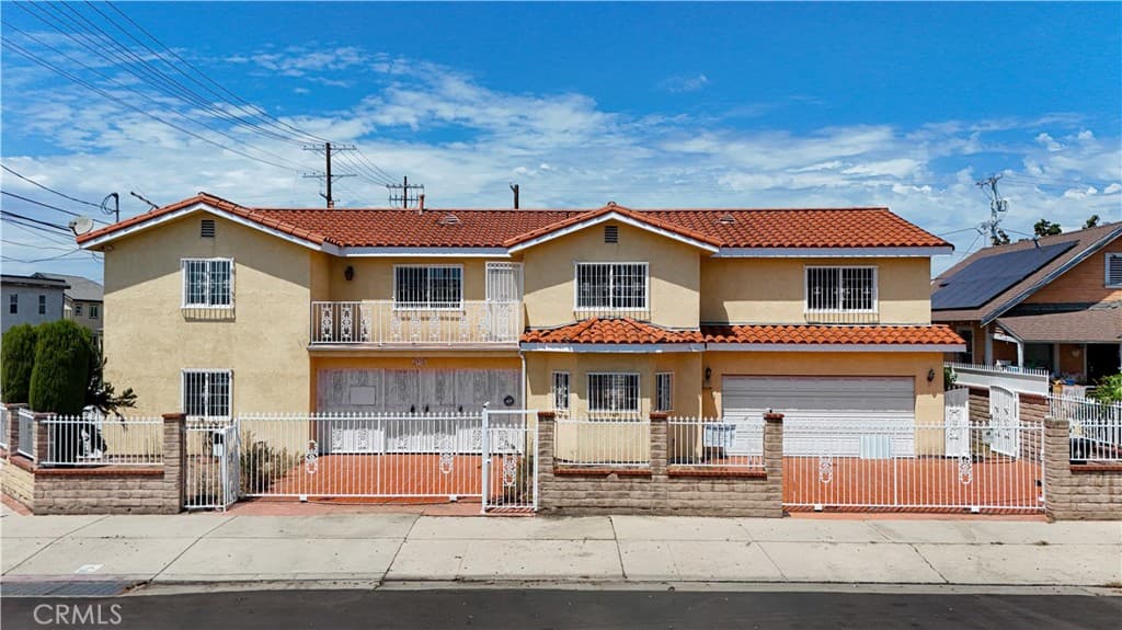 3672 S Normandie