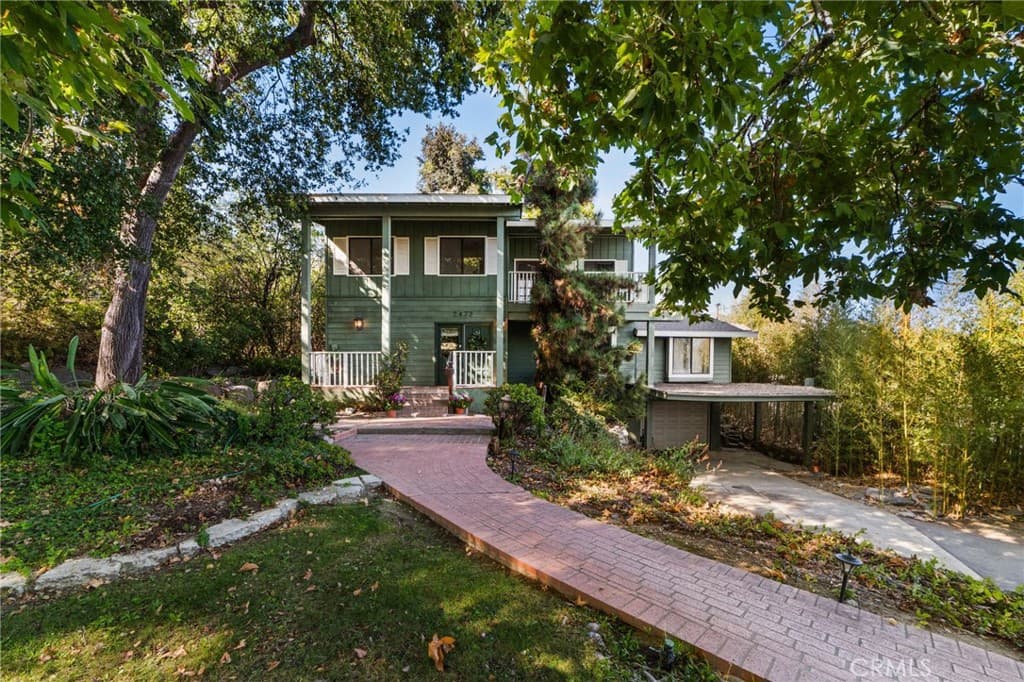 2470 N Euclid