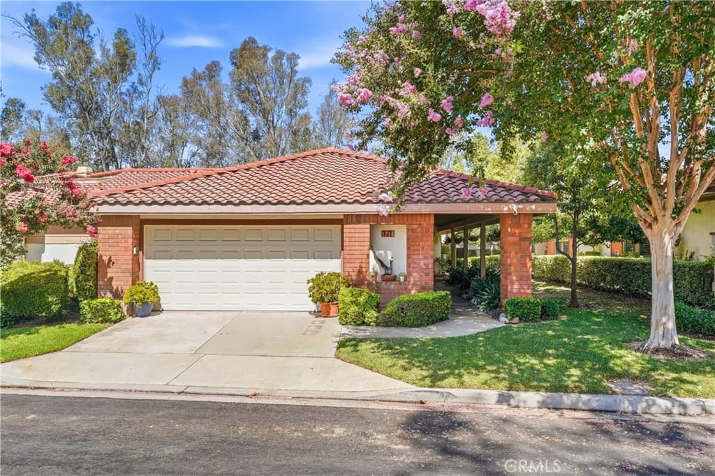 1715 Calle De Oro
