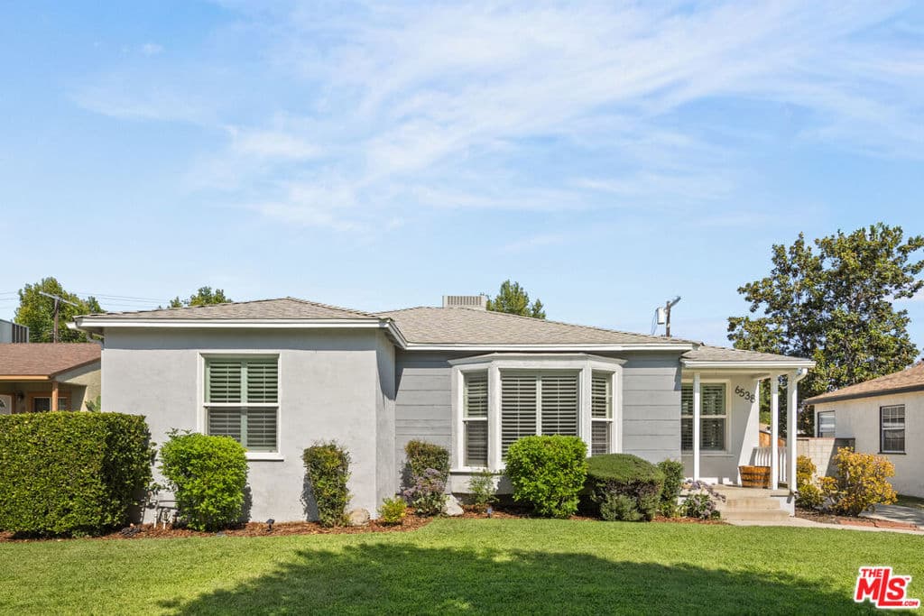 6538 De Celis Place