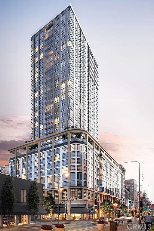 400 S Broadway 913