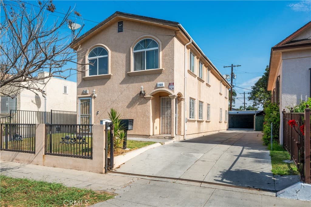 1585 E 48th Place