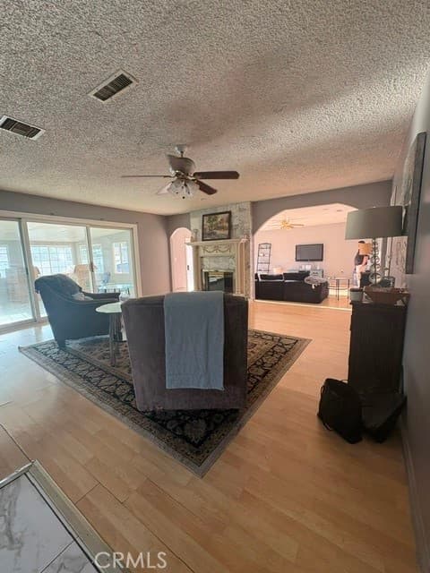 8233 Fallbrook