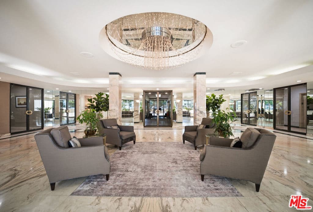 325 N Oakhurst Drive 405