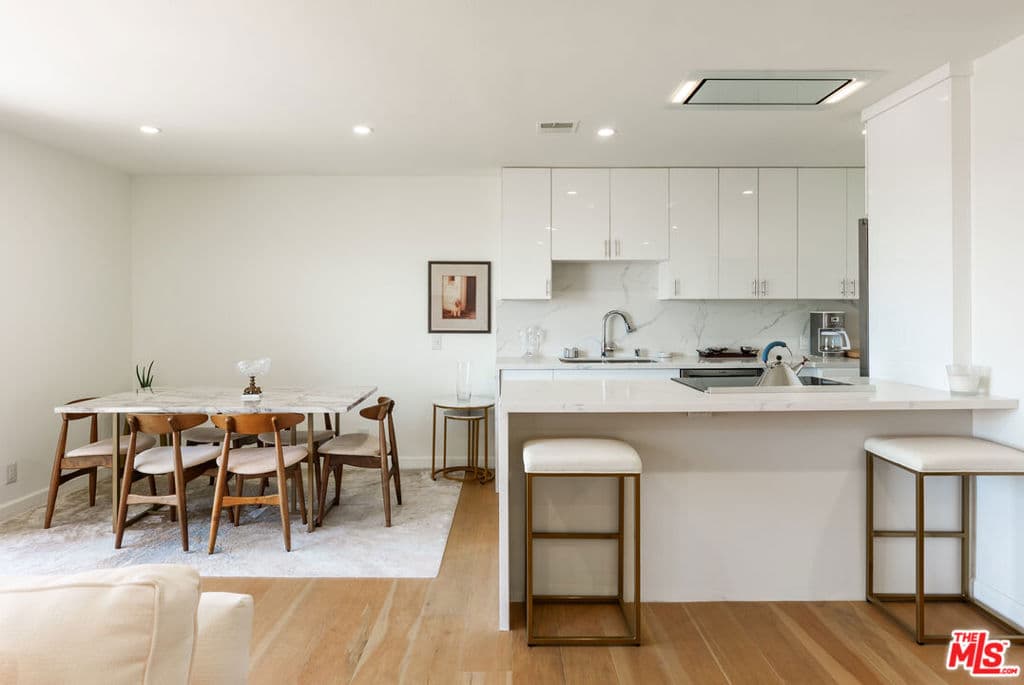 100 S Doheny Drive 811