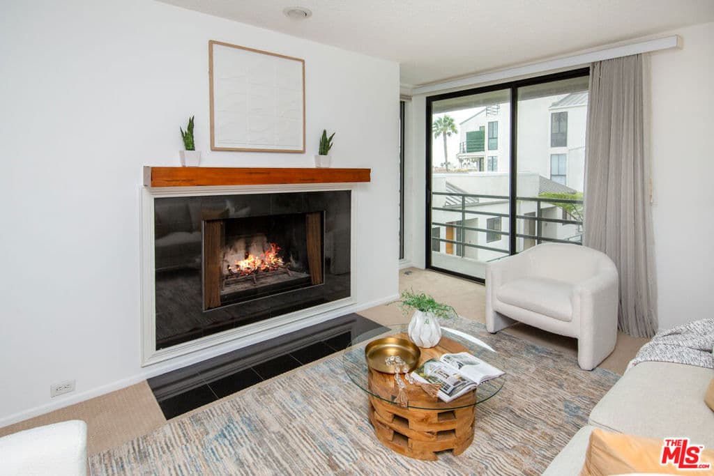 2960 Neilson Way 304