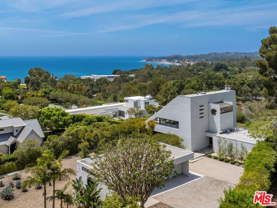 27553 pacific Coast Highway