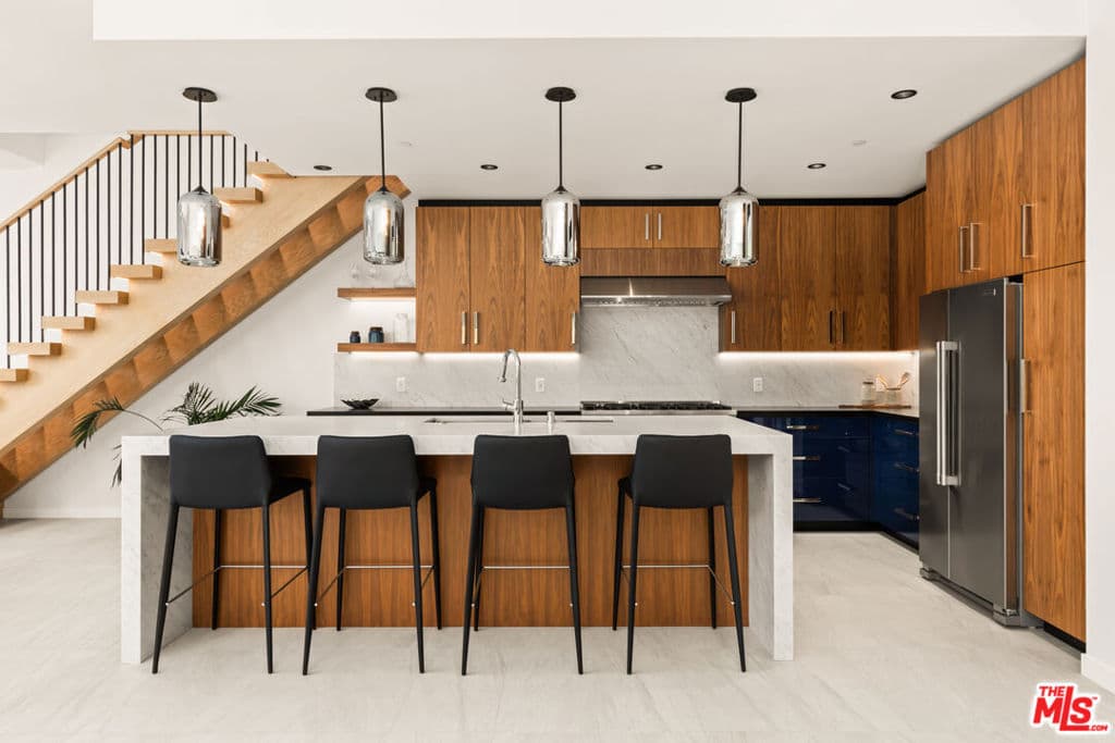 212 Bay Street 103