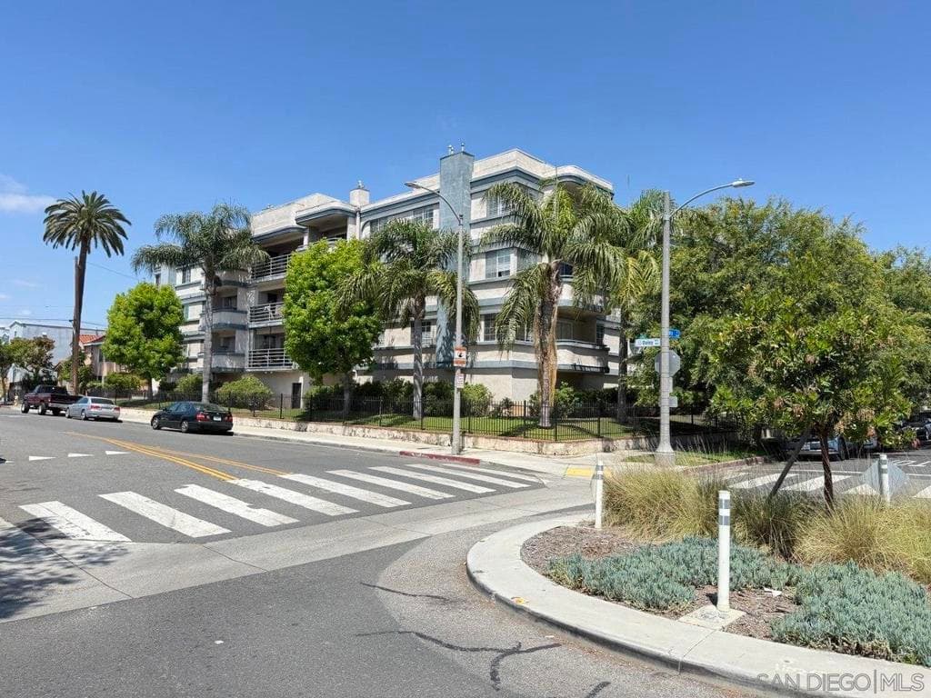 535 W 4Th 306
