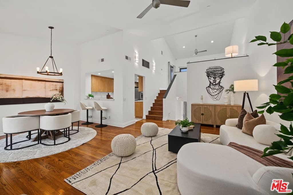 1222 N Kings Road 8
