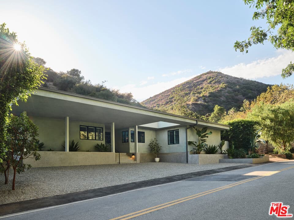 2633 Mandeville Canyon Road