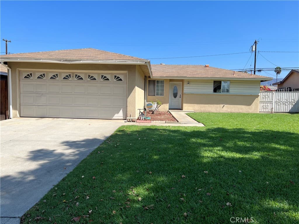 951 E Gaillard
