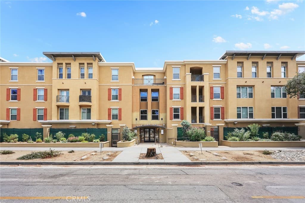 128 N Oak Knoll 206