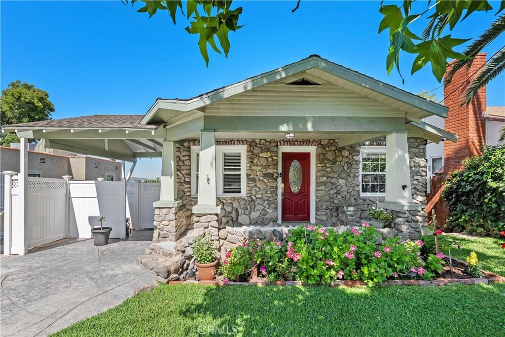10739 Helendale