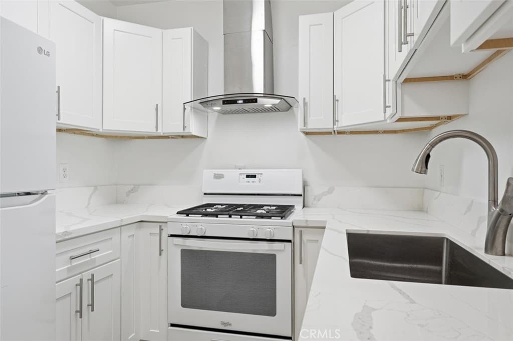 1036 Magnolia 207