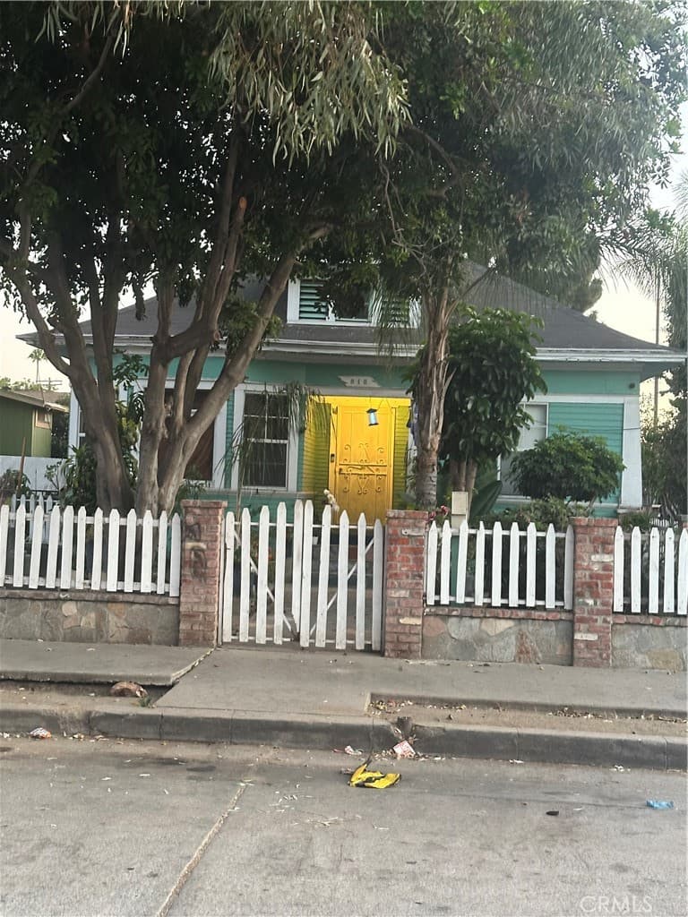 516 E 23rd