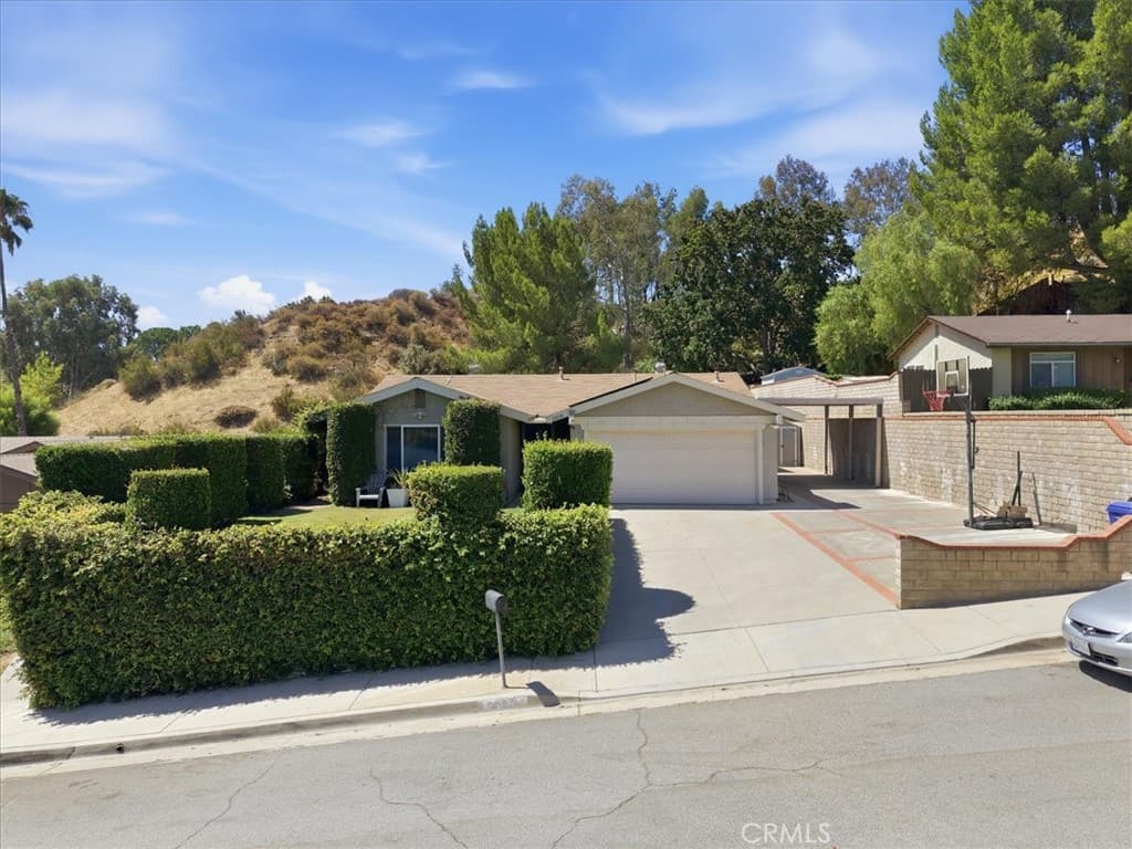 23228 Redbud Ridge