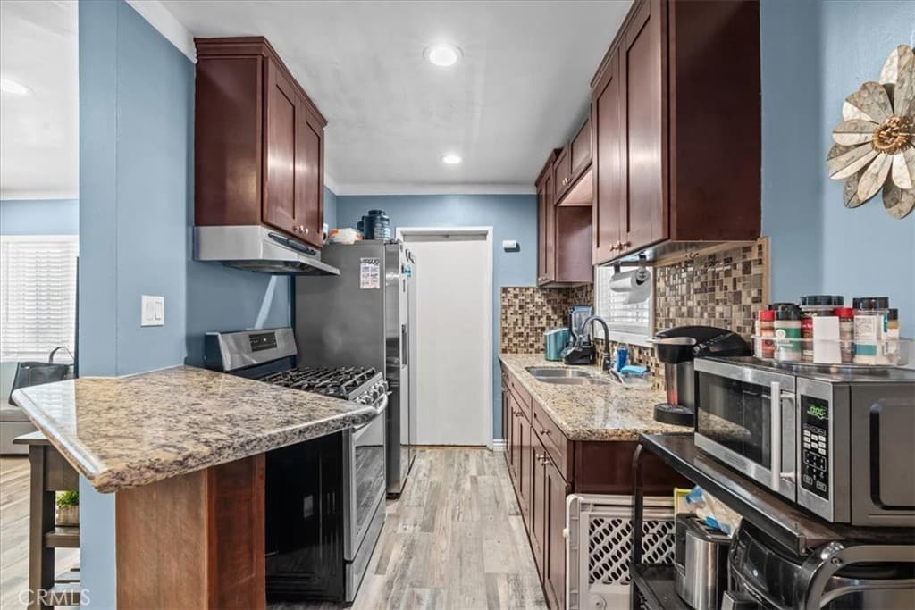 407 E Sunset