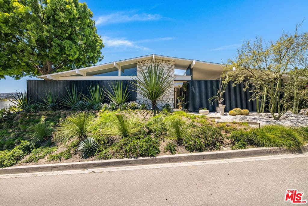 1331 Casiano Road