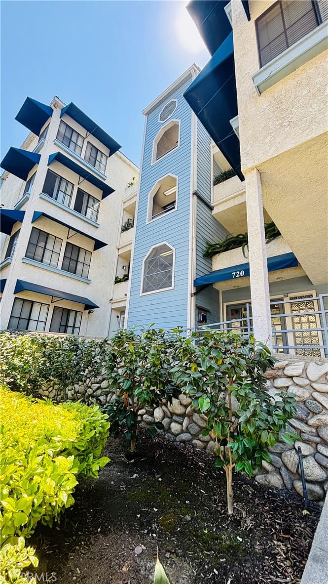 720 W 4th 114