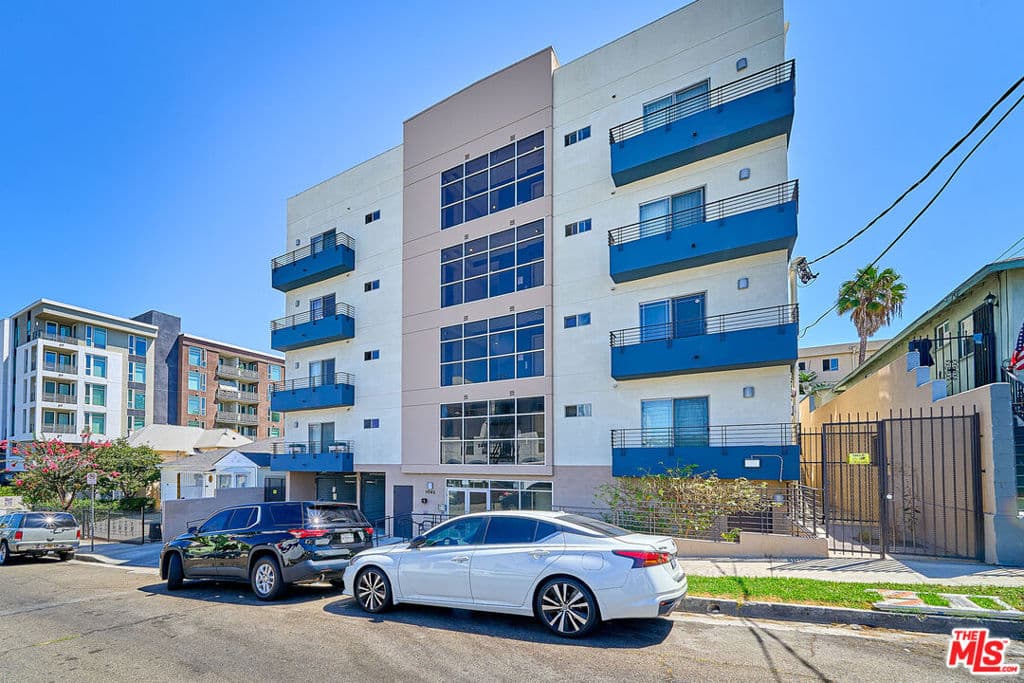 1042 S Kingsley Drive PH4