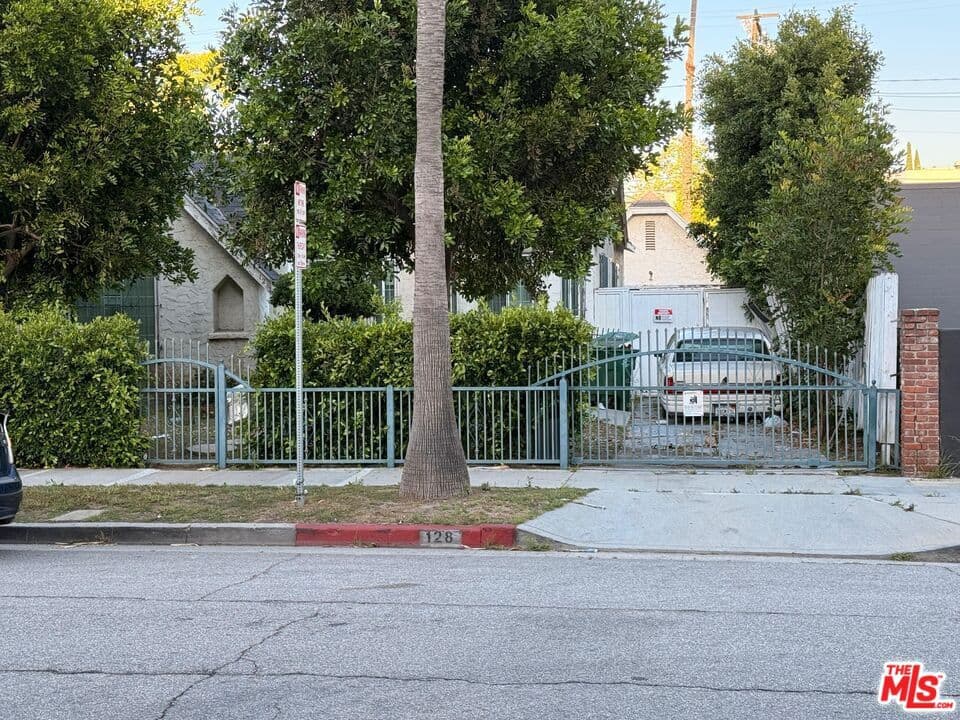 128 N Carson Road