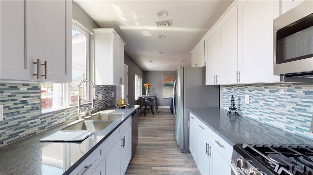 1939 W 36th Place