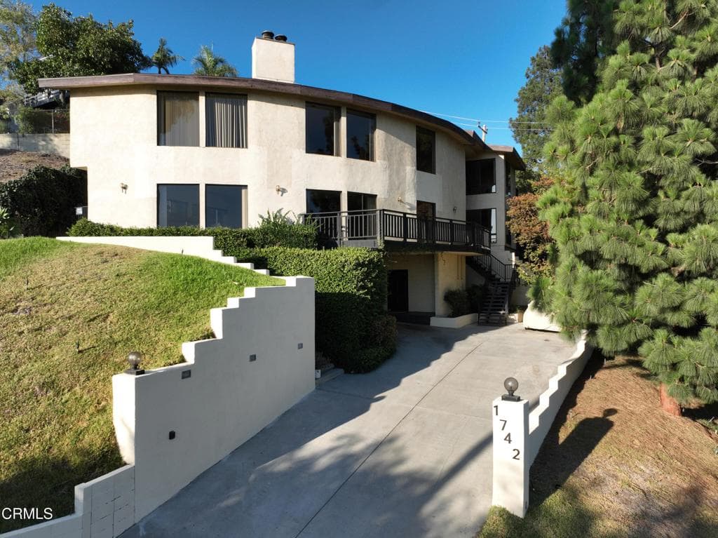 1742 Hill Drive