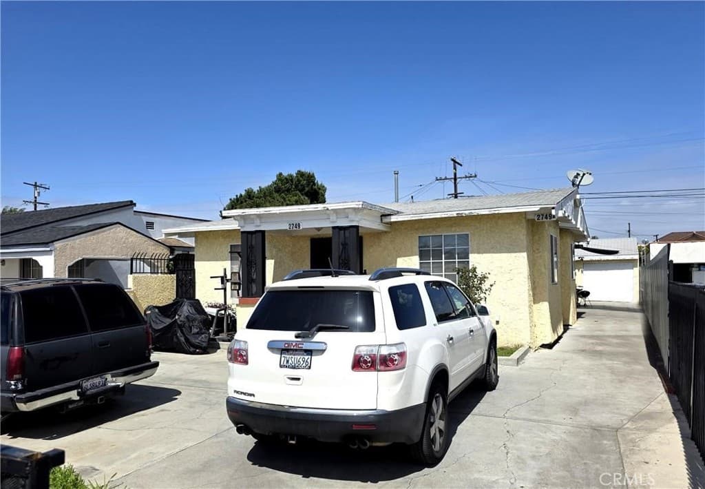 2749 Live Oak Street