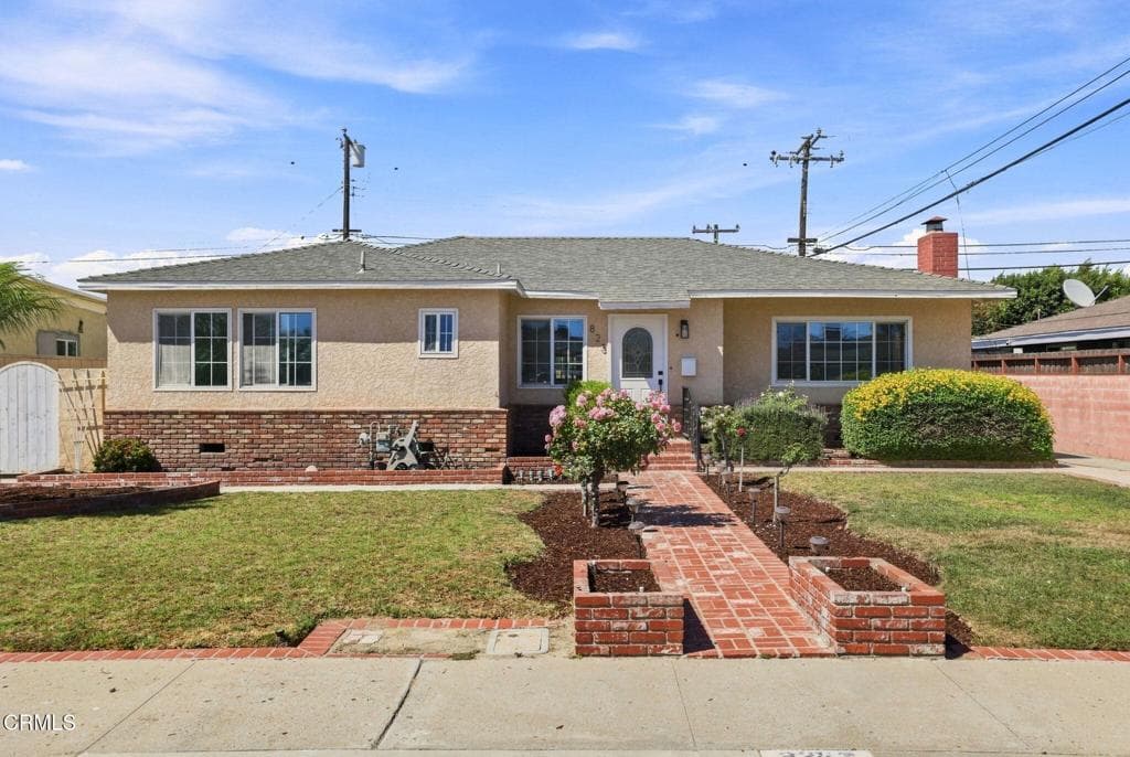 823 W Roderick Avenue