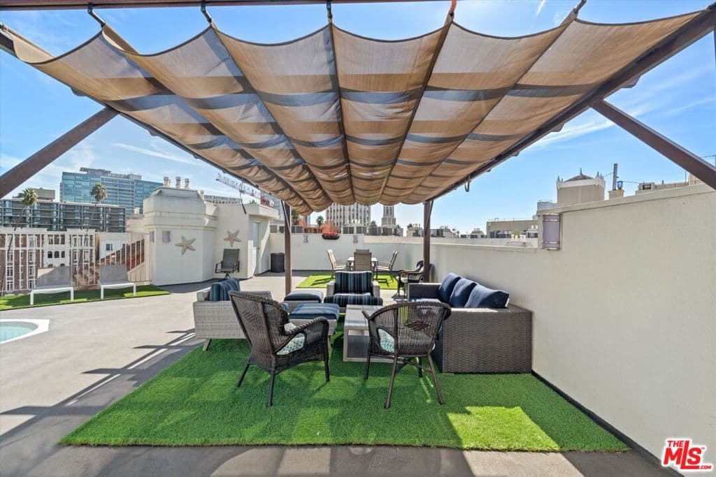 620 S Gramercy Place 222