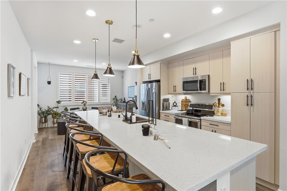 9942 Artesia Boulevard 708
