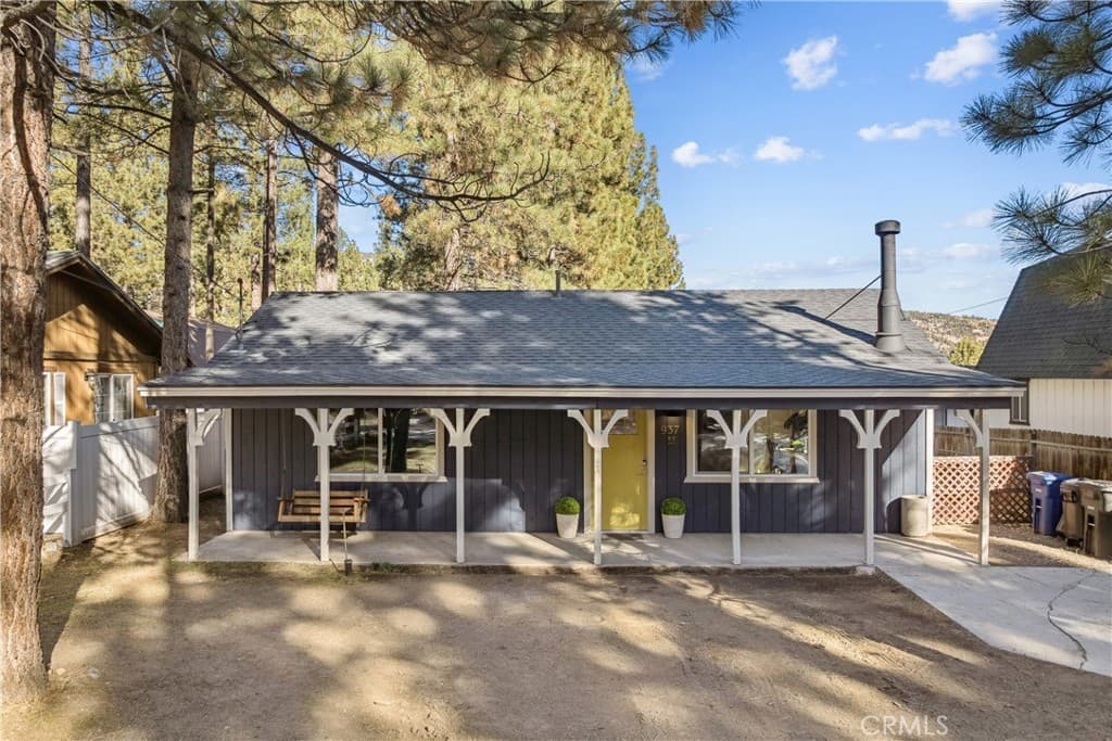 937 E Fairway