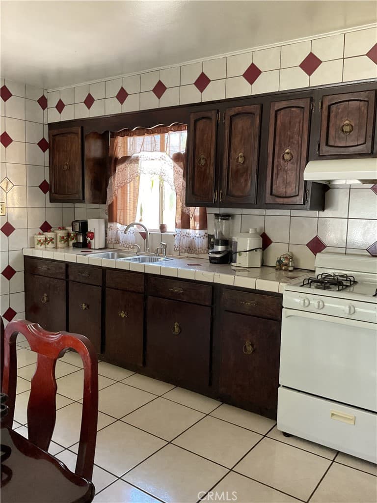2454 W 7th Street