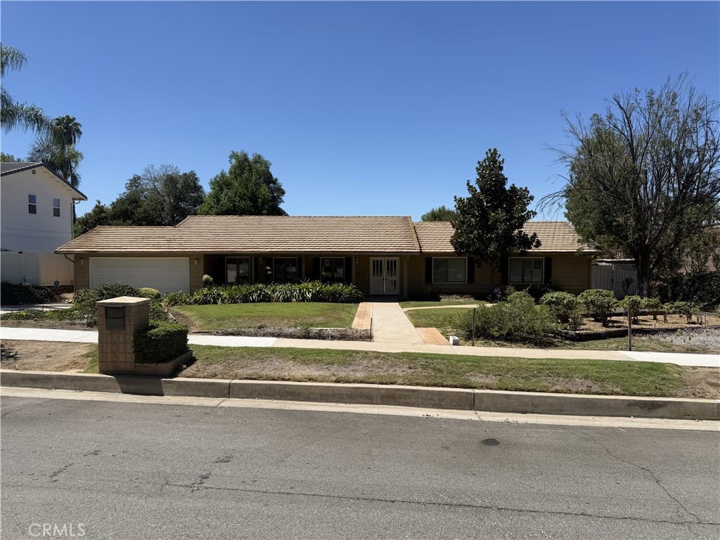 1524 Dwight