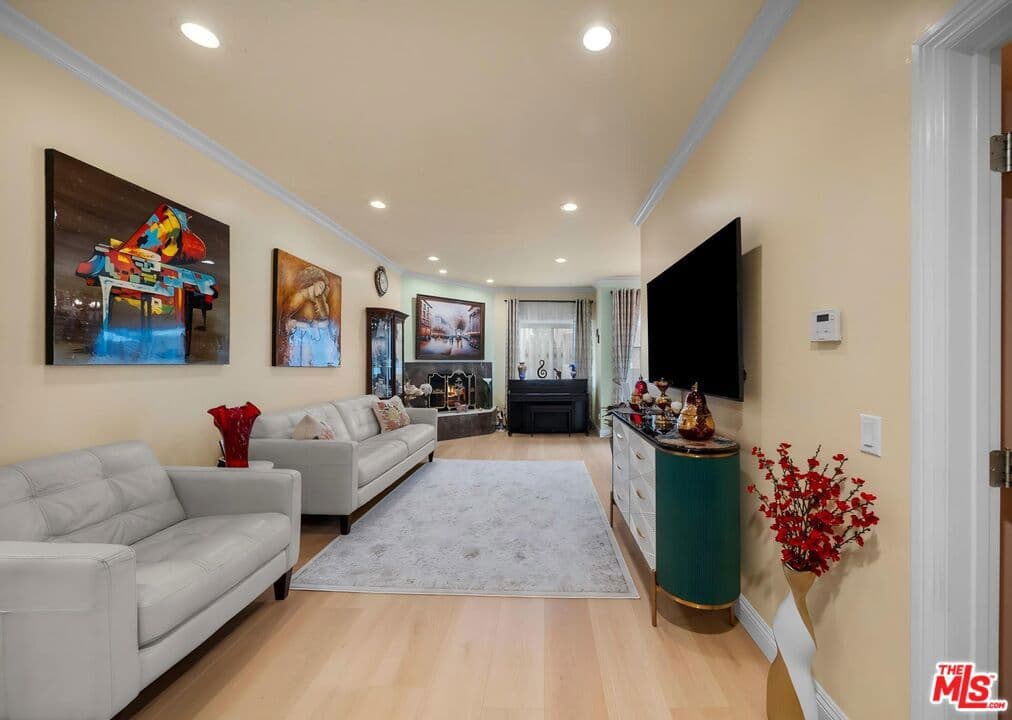 17914 Magnolia Boulevard 130
