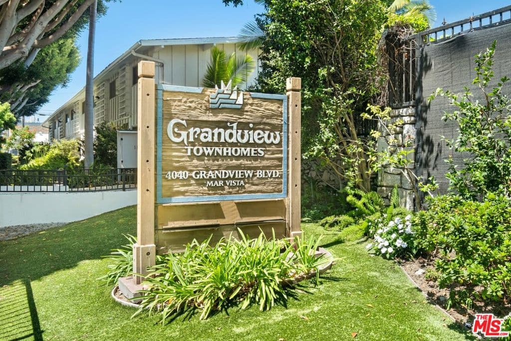 4040 Grand View Boulevard 60