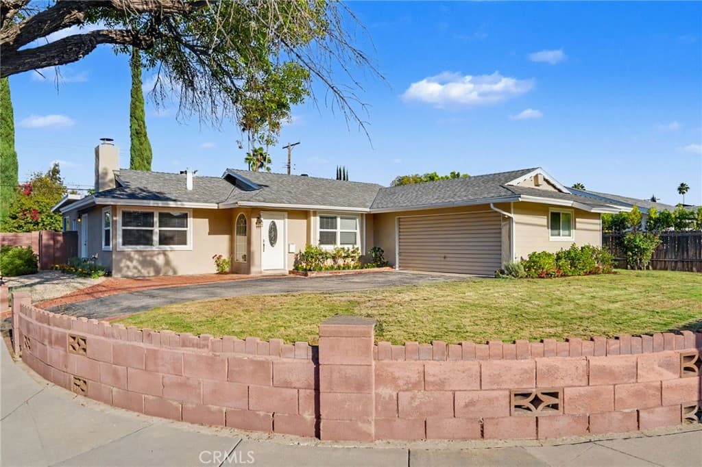 23142 Strathern
