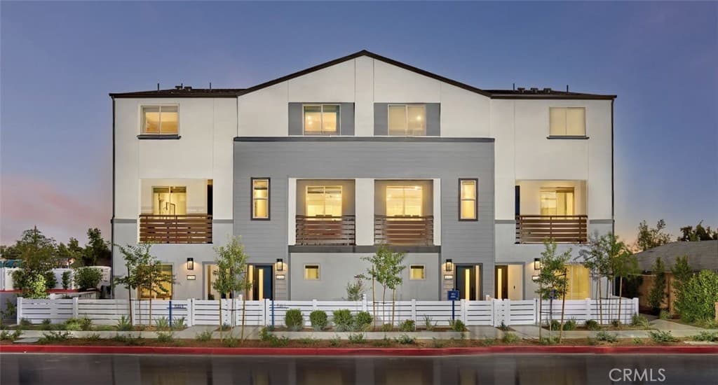 1304 W W Oak Crest Paseo