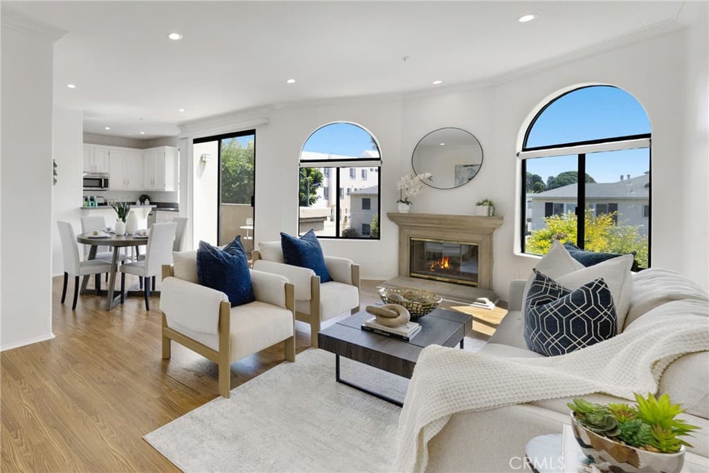 1541 S Bedford 205