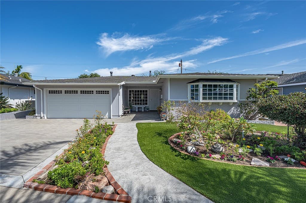 7009 E El Paseo