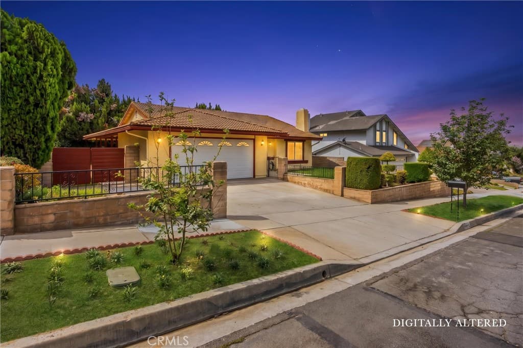 22853 La Paix Street