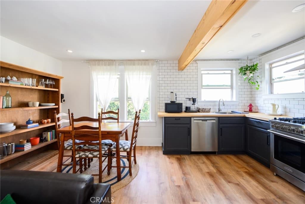 451 W 10th