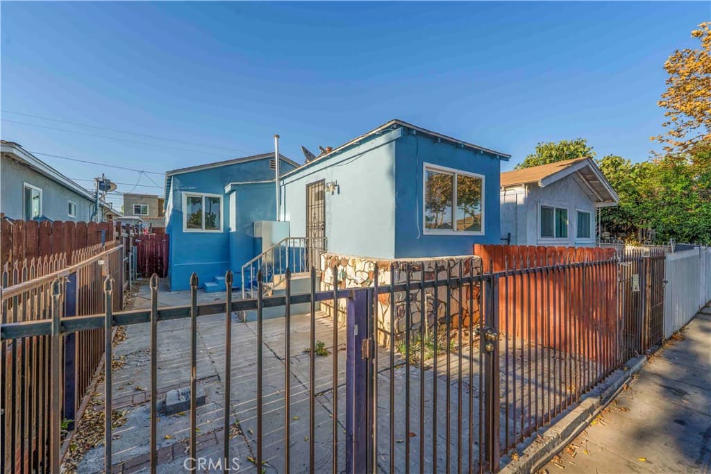 6121 E Olympic