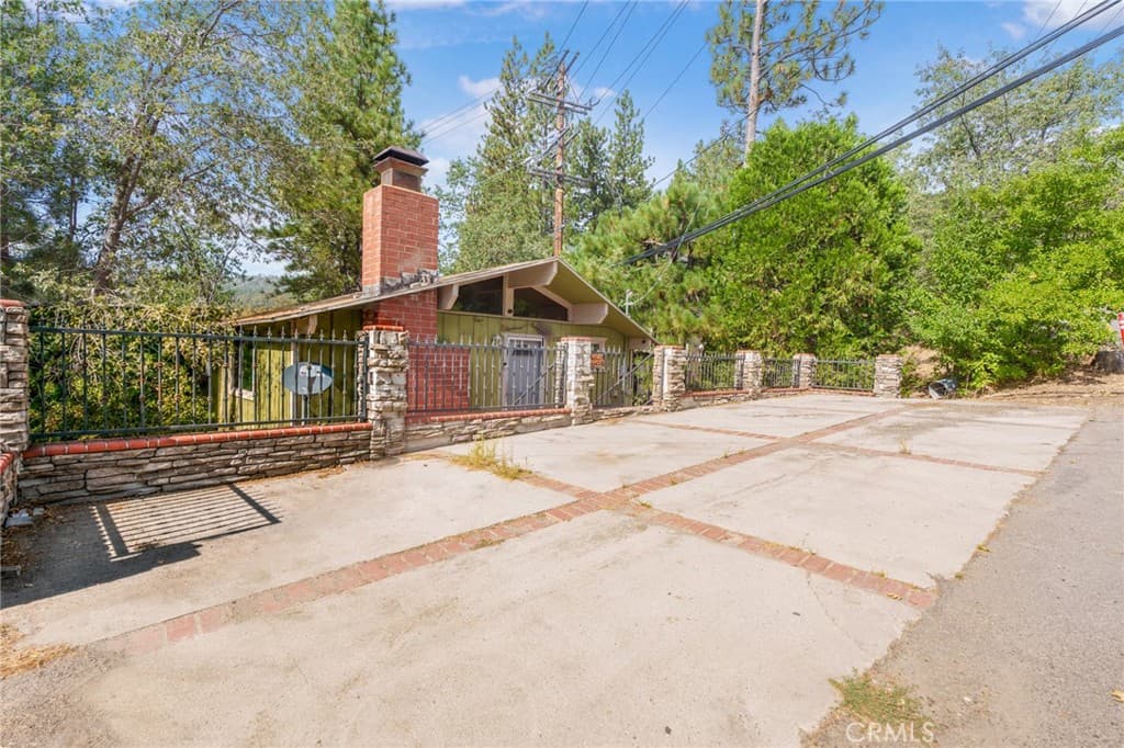32892 Lone Pine