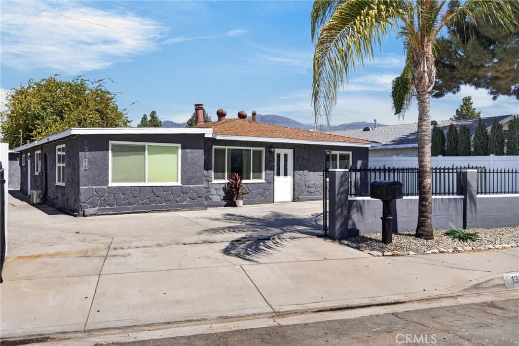 13813 Clearcrest