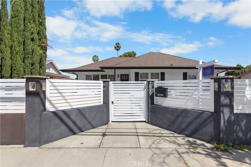 7840 7842 Woodlake Avenue