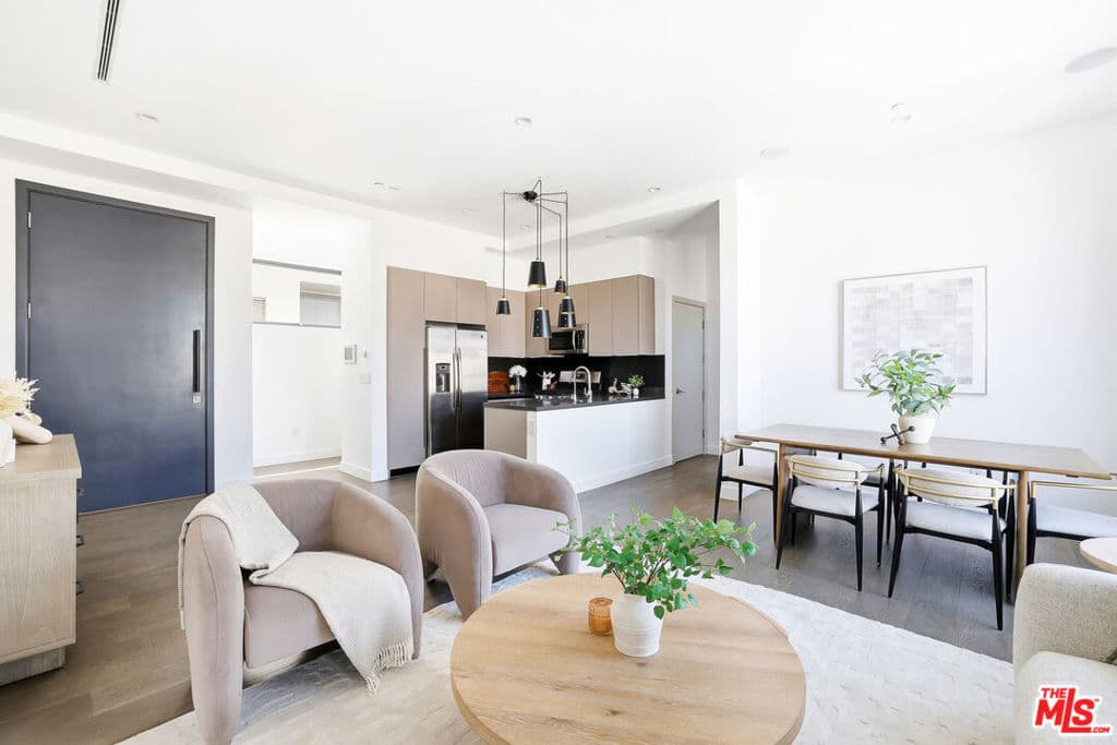 1819 1/2 Veteran Avenue