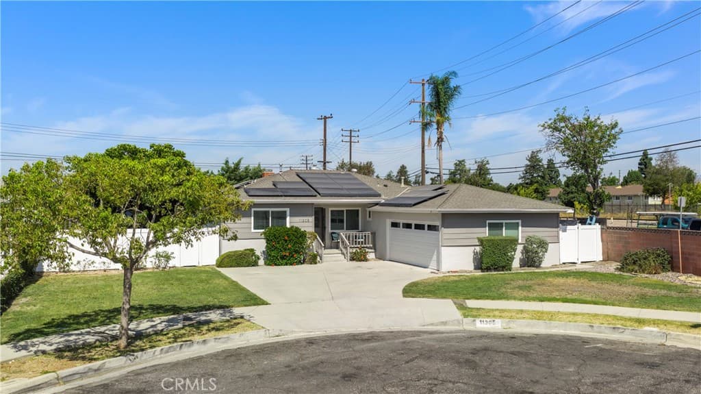 11305 Groveside