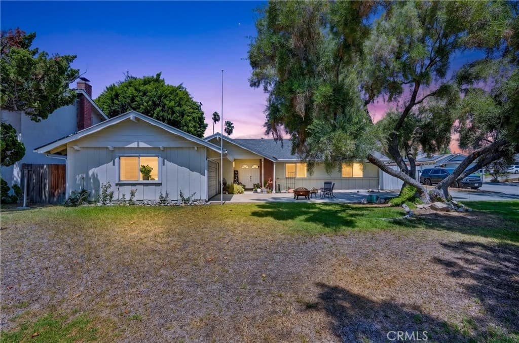 1215 Dickenson